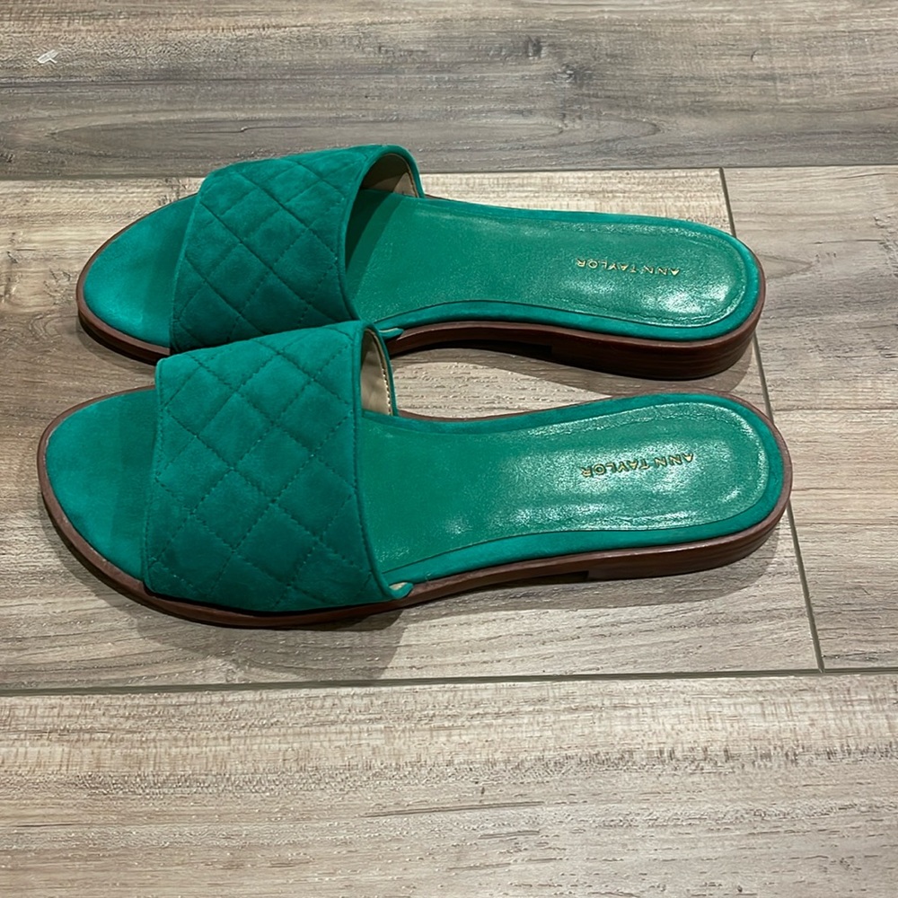 Ann Taylor Green Quilted Slip-On Sandals